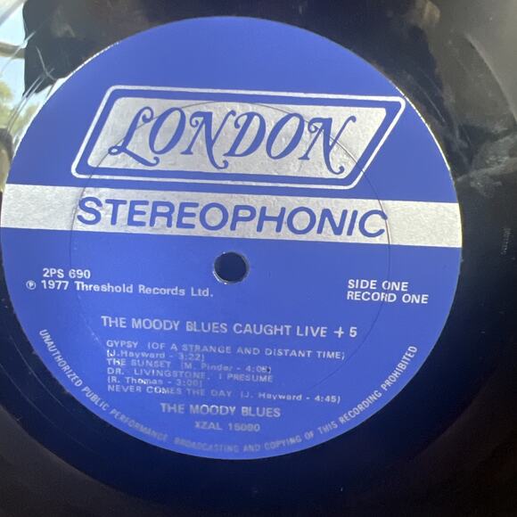 THE MOODY BLUES Caught Live+5 2LP London 1977 STERLING VG++ ULTRASONIC CLEAN! - Picture 6 of 12